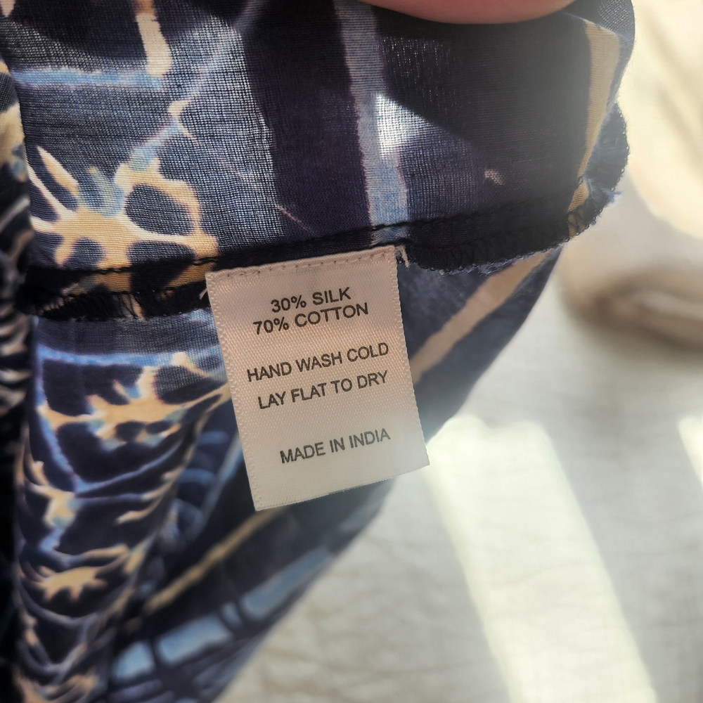 Chic Blue Patterned Blouse - Picture 7 of 9